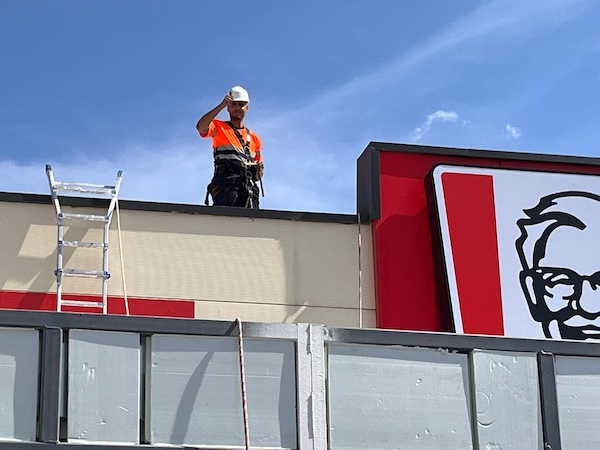 Kentuky-fried-chicken-instalación-2