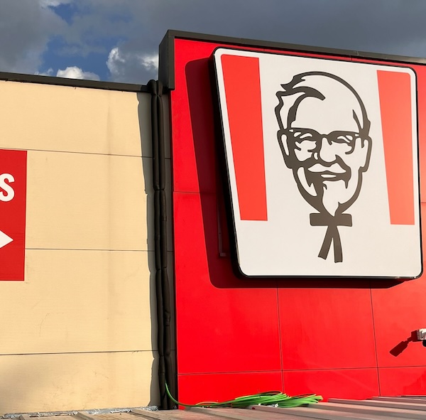 Kentuky-fried-chicken-instalación-3